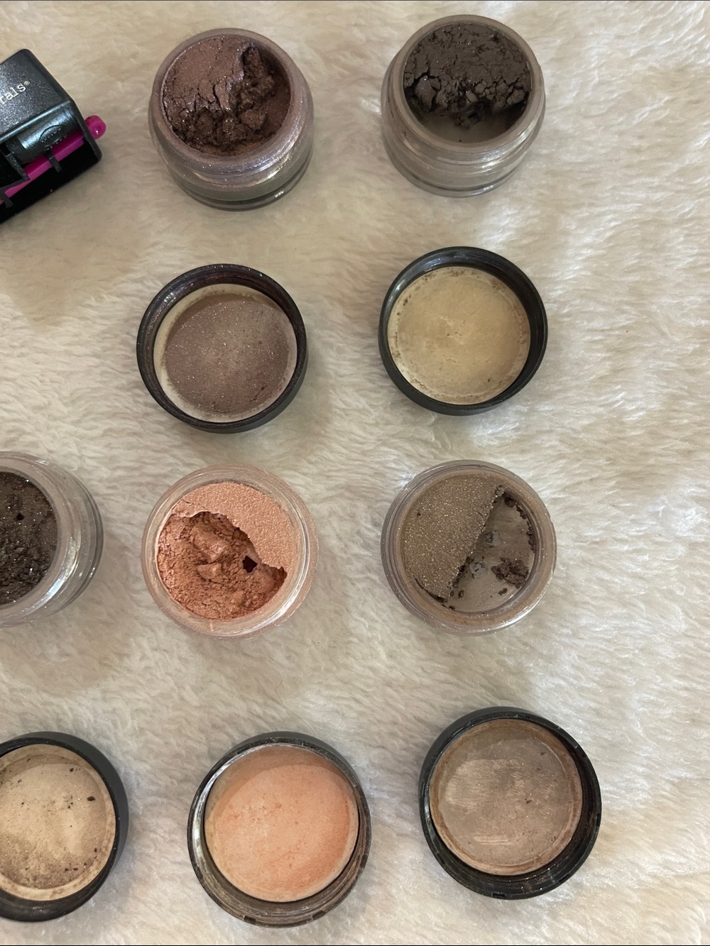 BareMinerals Eyeshadow, set of 9, plus liner sharpener - Picture 3 of 6